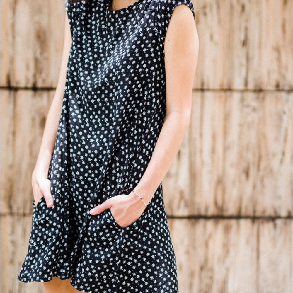 Urban Outfitters Coven Keyhole Shift Dress